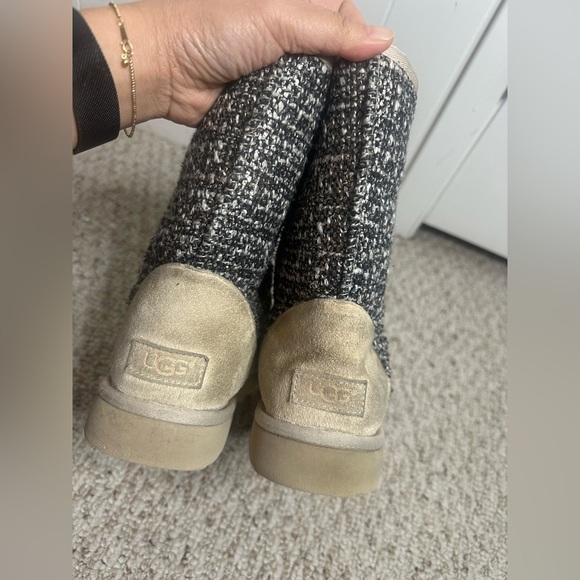 UGG Classic Short Frill Black Boots Women's size 10 - Picture 3 of 5